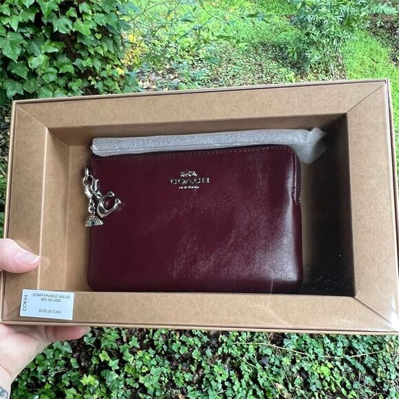 COACH Boxed Corner Zip Wristlet w Charms CCK494 AUTHENTIC NWT